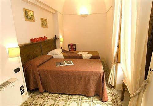 קונברסאנו Hotel Palazzo D'Erchia מראה חיצוני תמונה